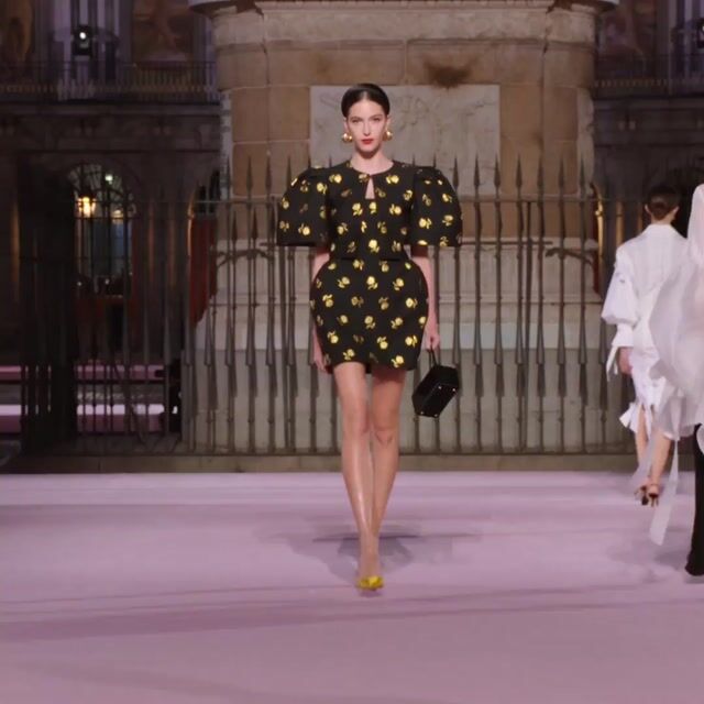 Carnation Jacquard Bell-Sleeve Cropped Jacket | Carolina Herrera WW