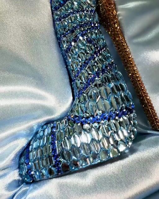 Good Girl Superluxe Collector's Edition with Swarovski Crystals