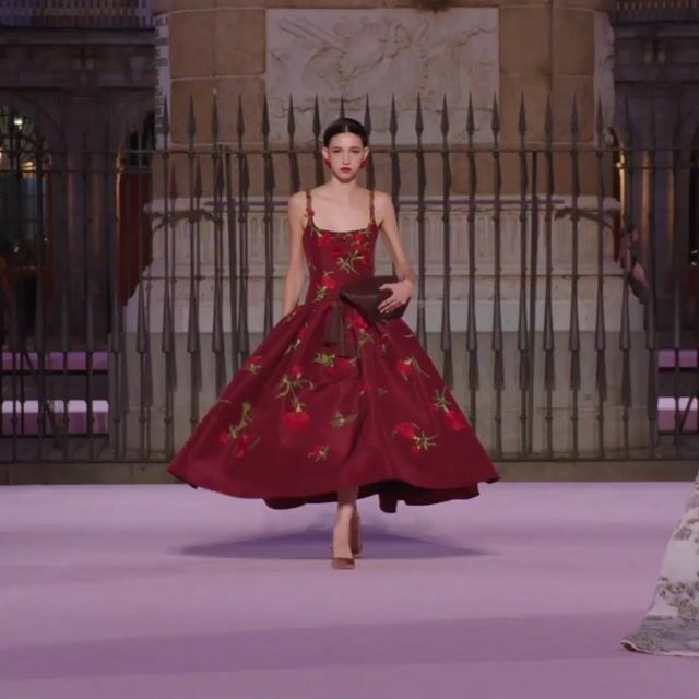 Carnation-Embroidered Scoop Neck Dress | Carolina Herrera BR